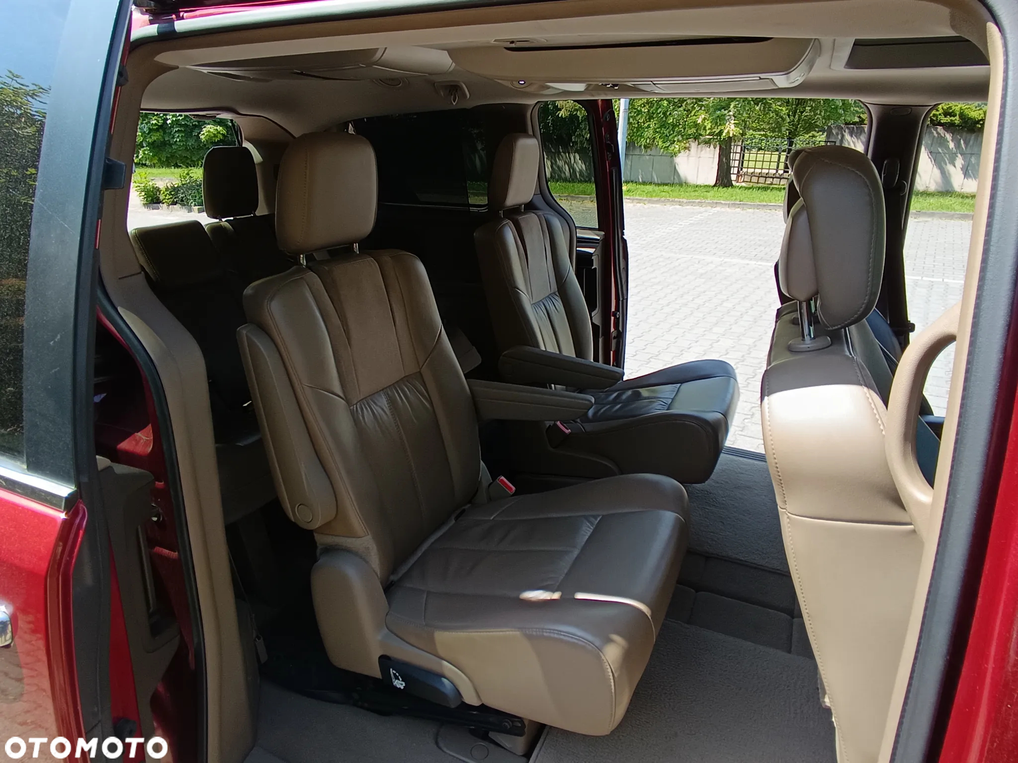 Chrysler Town & Country 3.6 Limited - 13