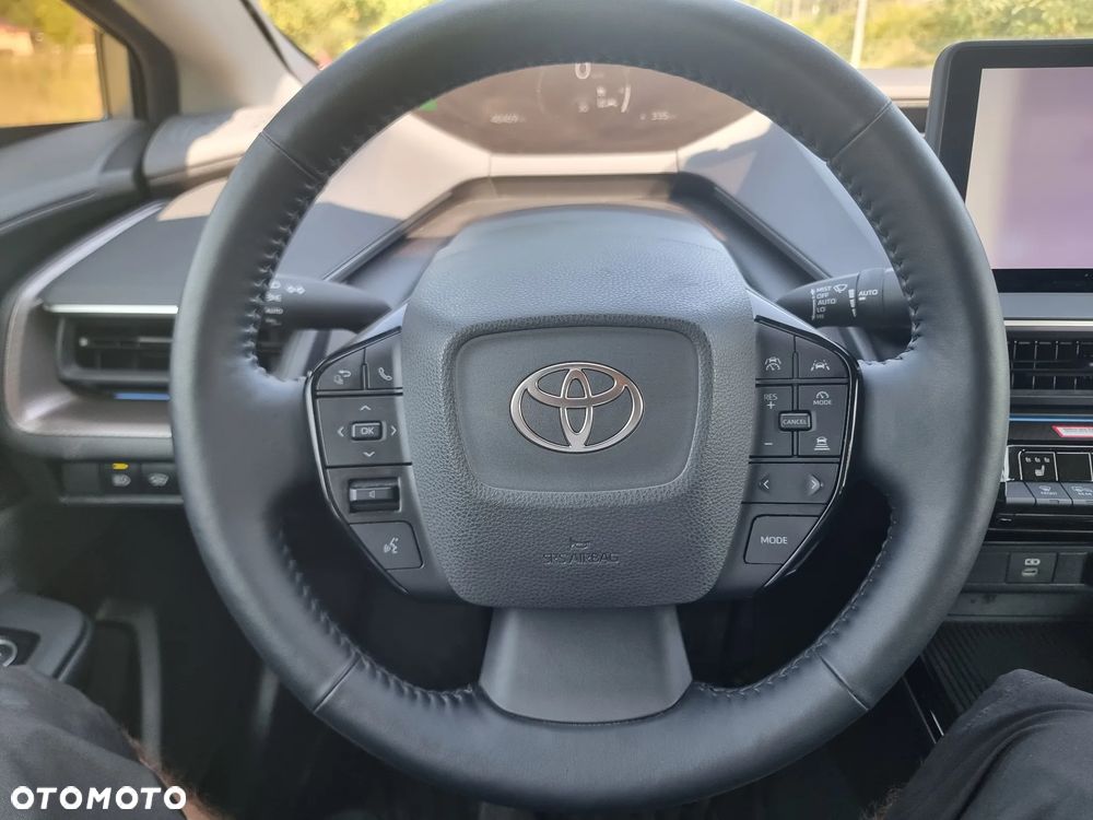 Toyota Prius Hybrid Advanced - 18