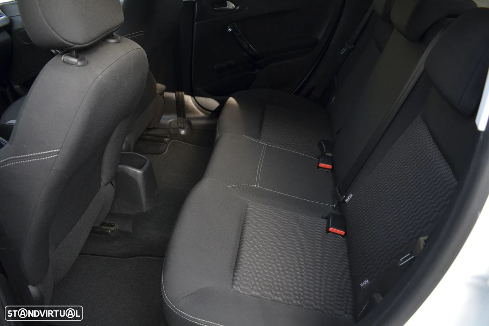 Peugeot 208 1.2 PureTech Style - 6