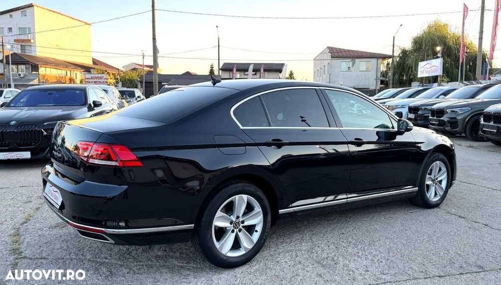 2022 Volkswagen Passat, photograph 9