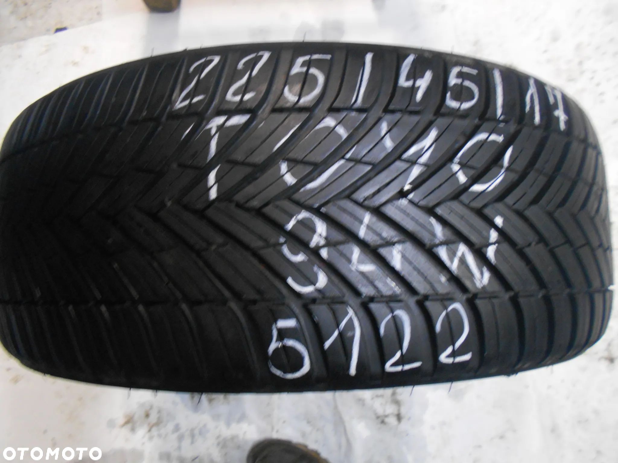 OPONA POJEDYNKA  225/45R17 TOYO CELSIUS AS2 DOT 5122 8.3MM - 1