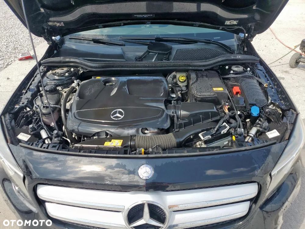 Mercedes-Benz GLA 250 4Matic 7G-DCT - 12