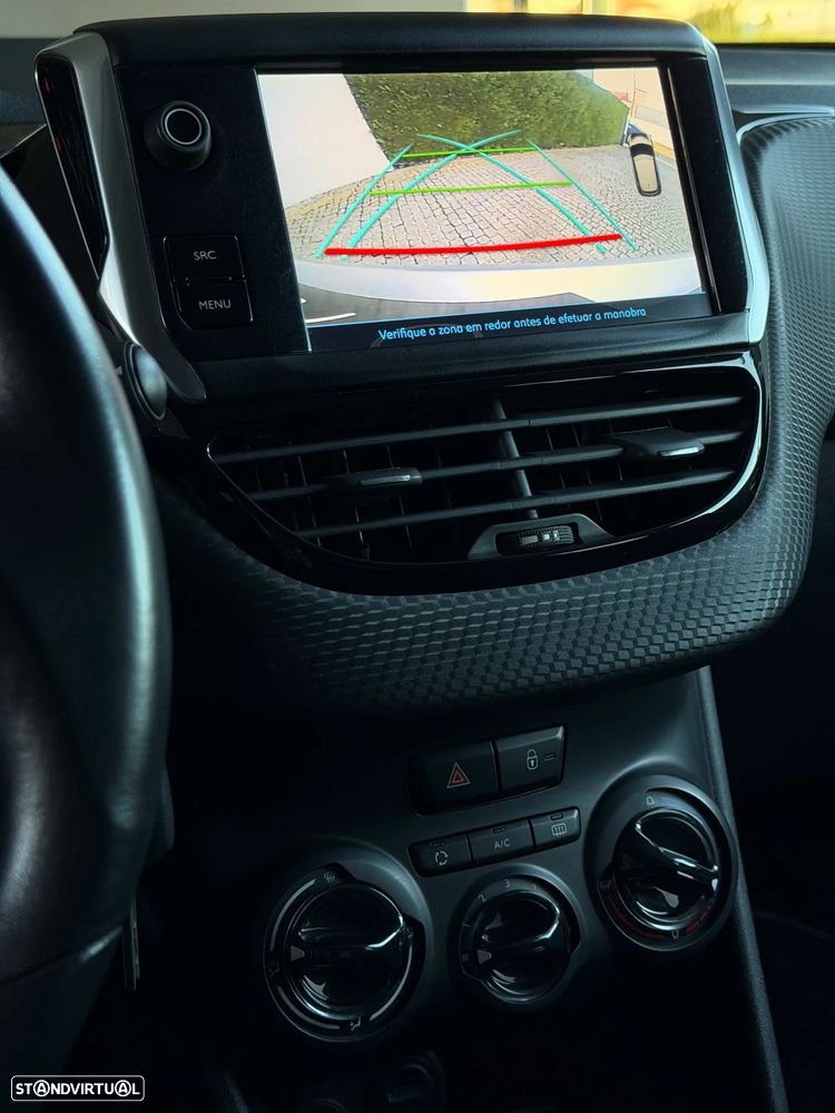 Peugeot 208 1.6 BlueHDi Style - 19