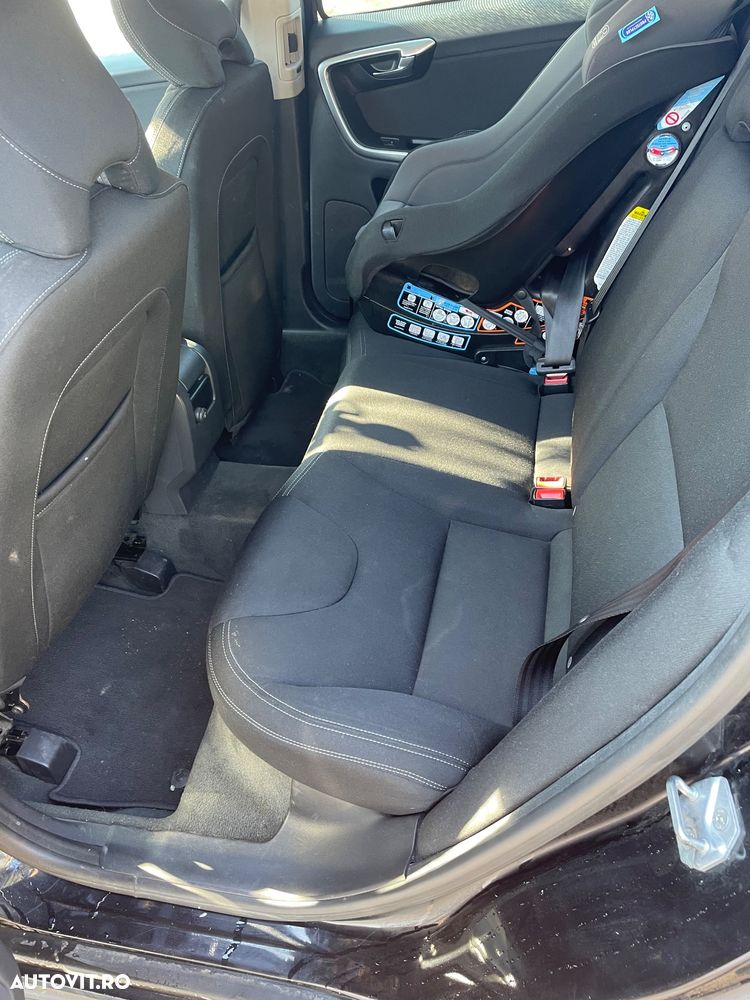 Volvo XC 60 D4 Momentum - 4