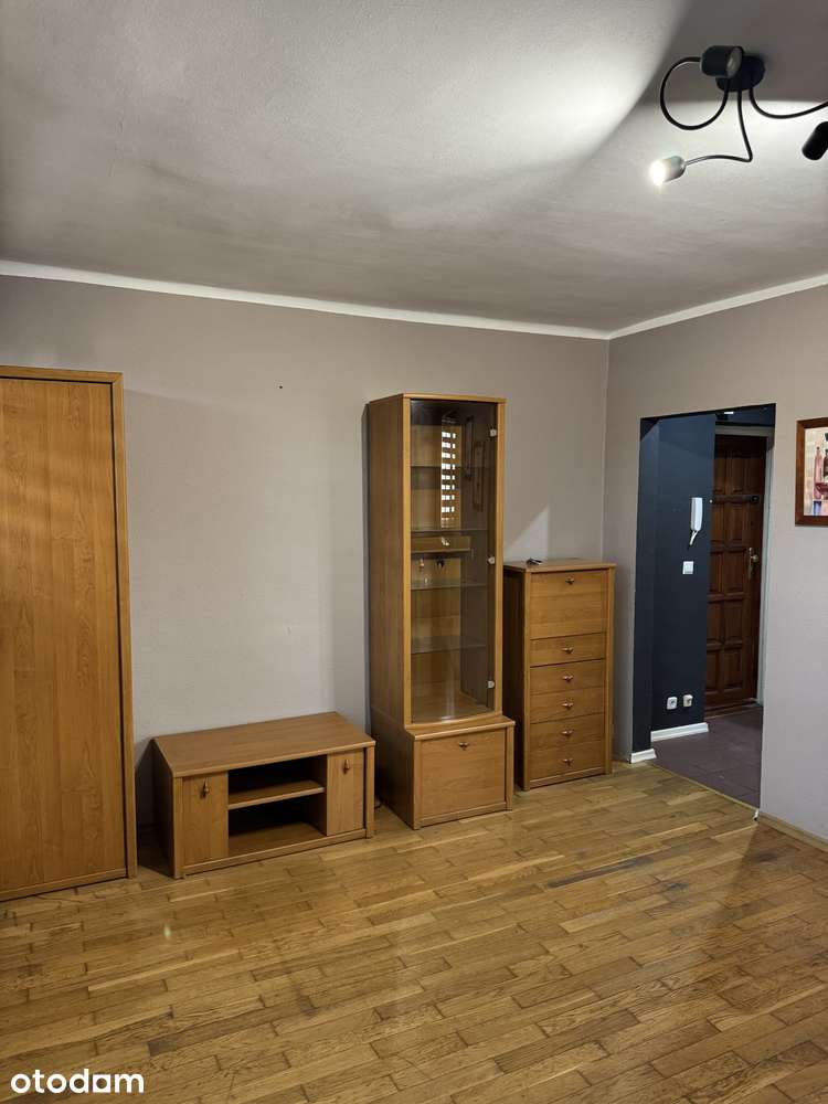 37,70 m2 - do zamieszkania od zaraz, do odświeżenia - Pawlikowskiego
