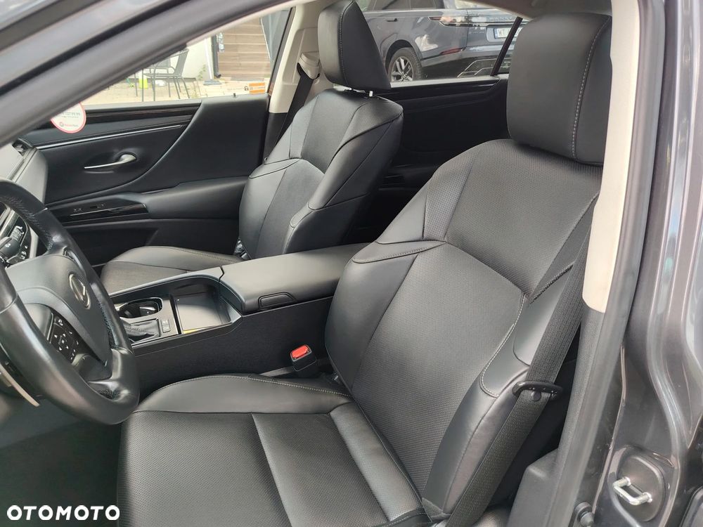 Lexus ES 300h Business Edition - 19