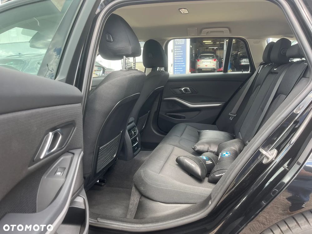 BMW Seria 3 318d Edition M Sport Shadow - 8