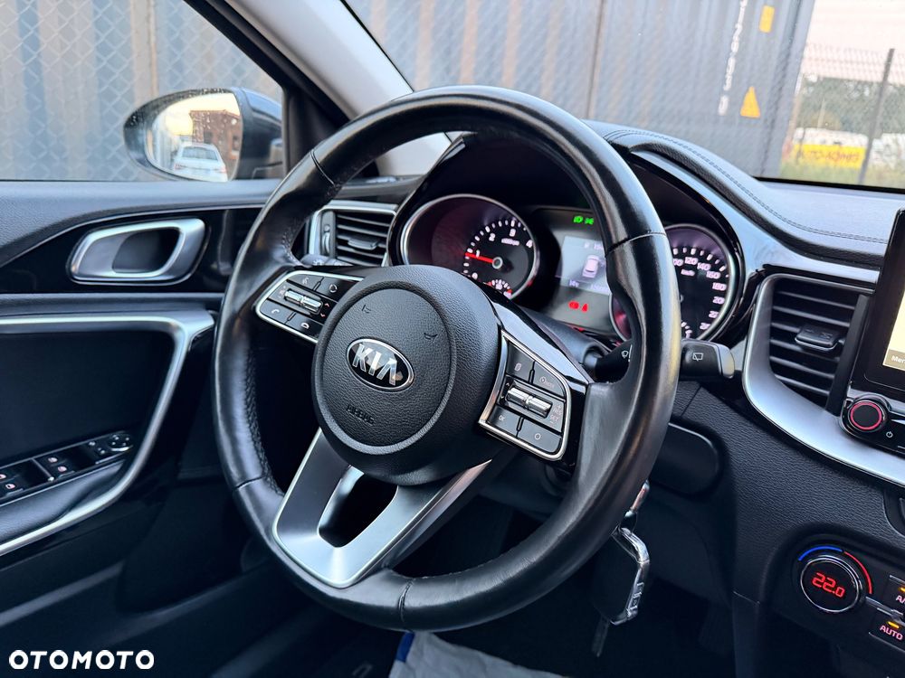Kia Ceed 1.6 CRDi 136 ISG Dream-Team Edition - 16