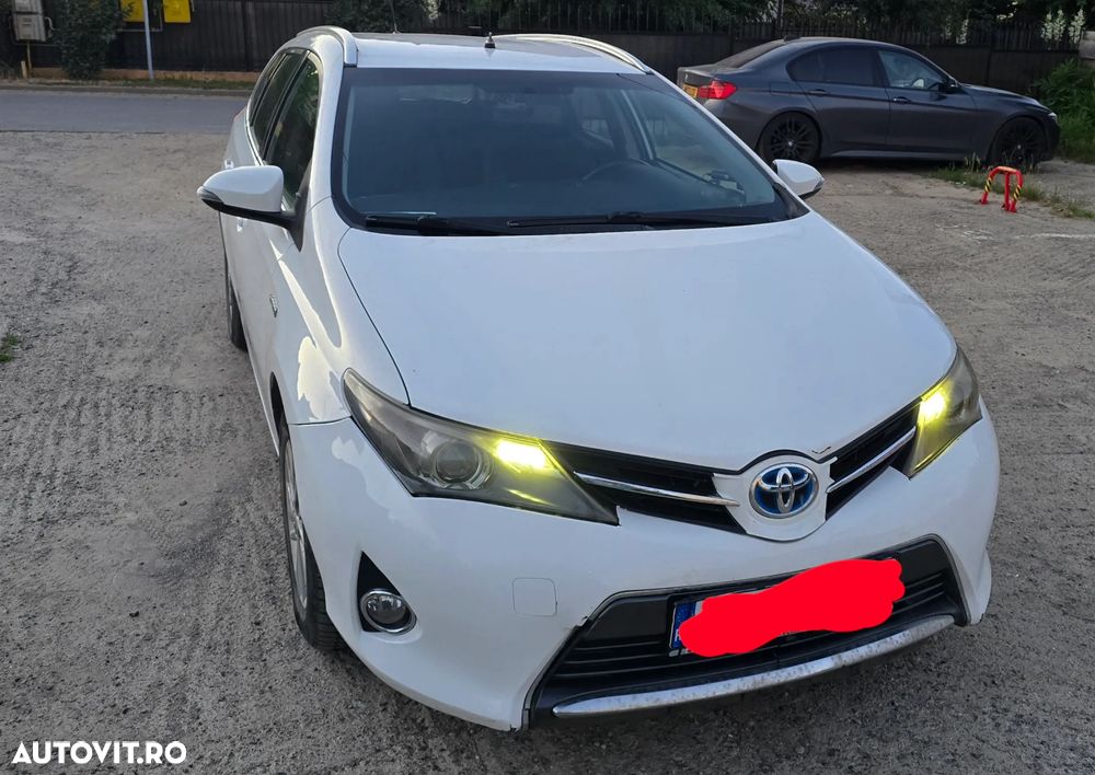 Toyota Auris 1.8 L VVT-i Luna - 3