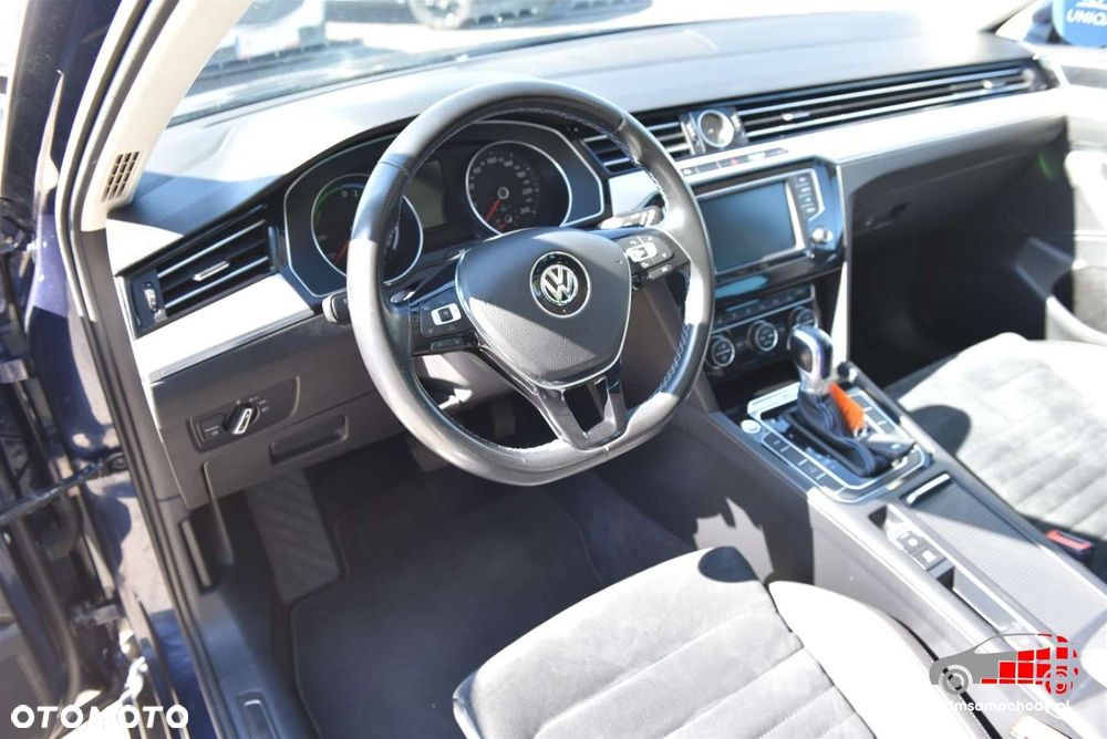 Volkswagen Passat - 15