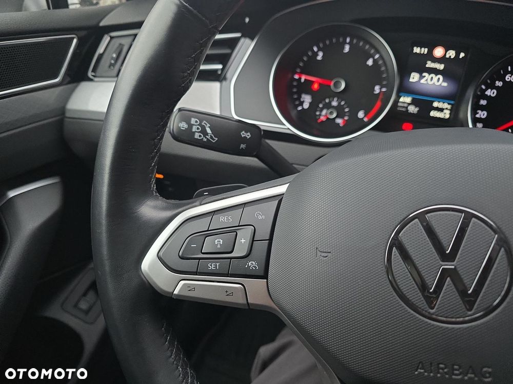 Volkswagen Passat - 12