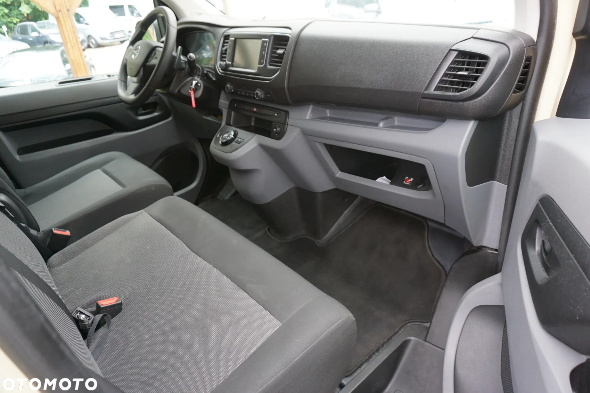Opel Vivaro - 11