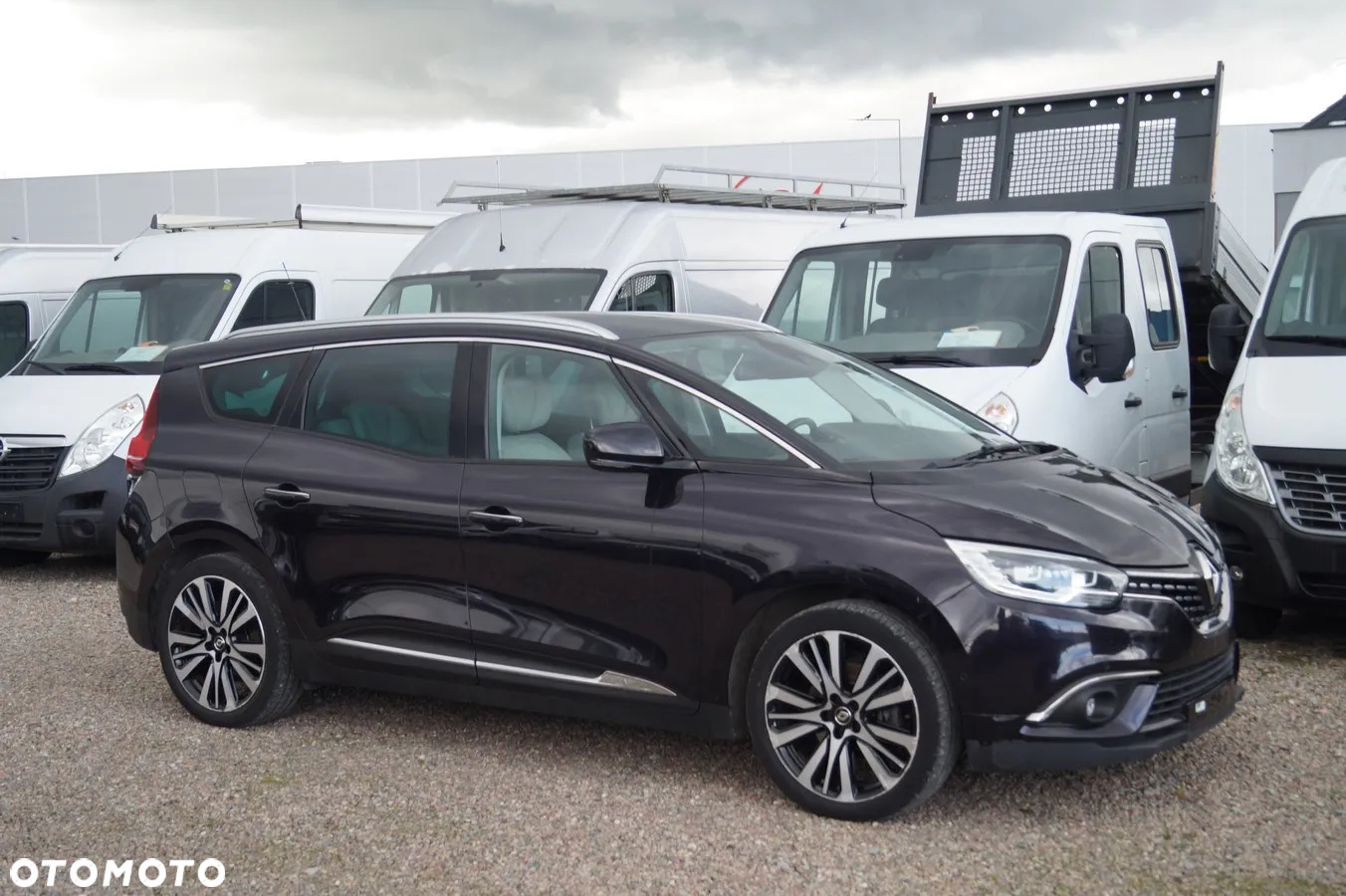 Renault Grand Scenic - 10