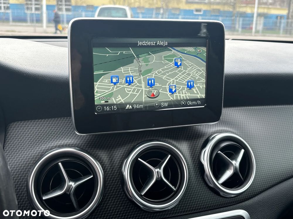 Mercedes-Benz GLA - 28