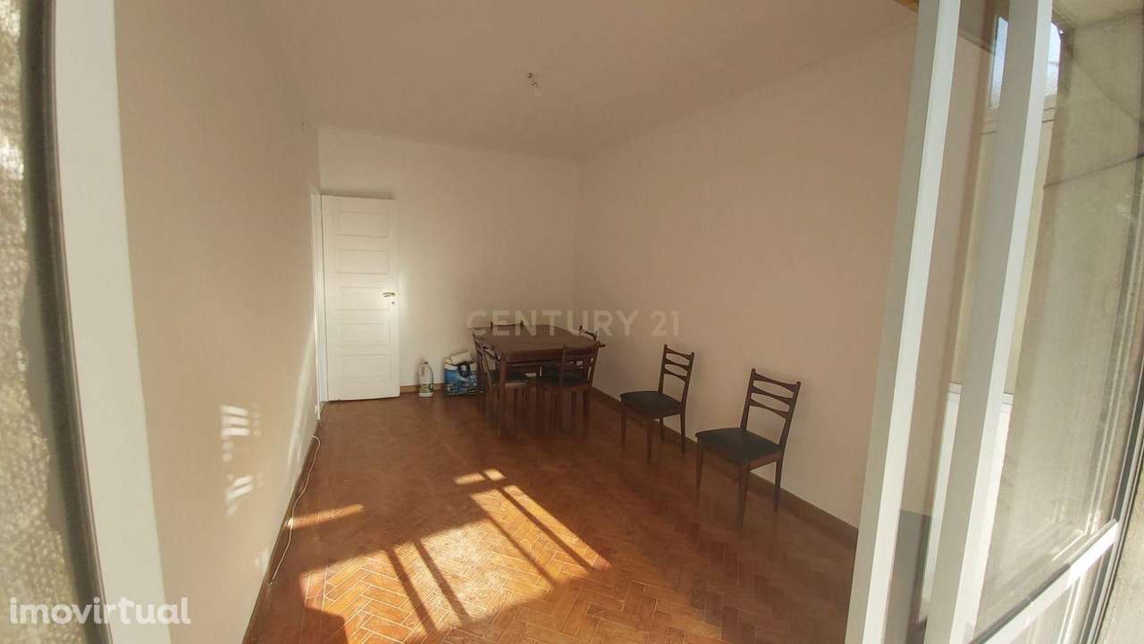 Apartamento T2 em Almada na Av. Nuno Alvares Pereira. - Grande imagem: 2/17