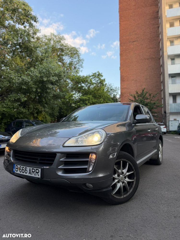 Porsche Cayenne - 1