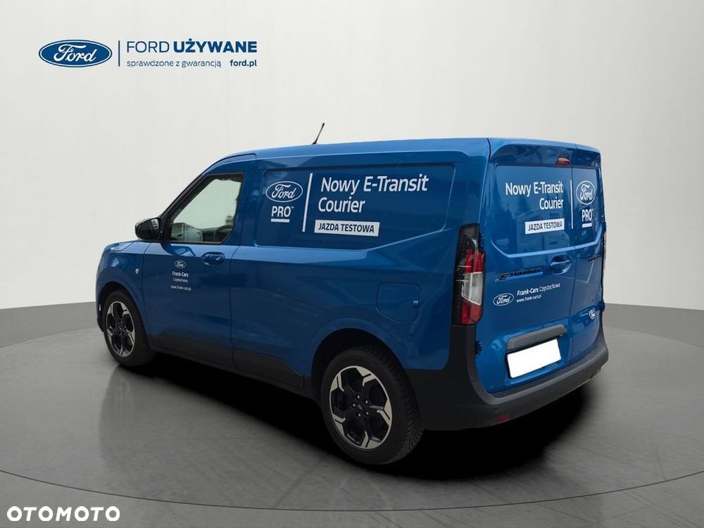 Ford Transit Courier - 13