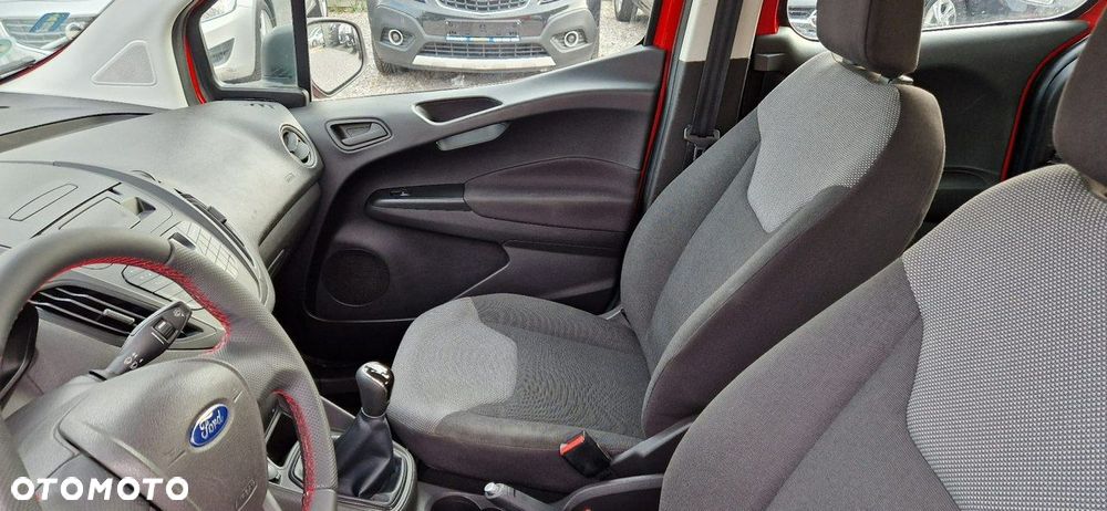 Ford Tourneo Courier - 32