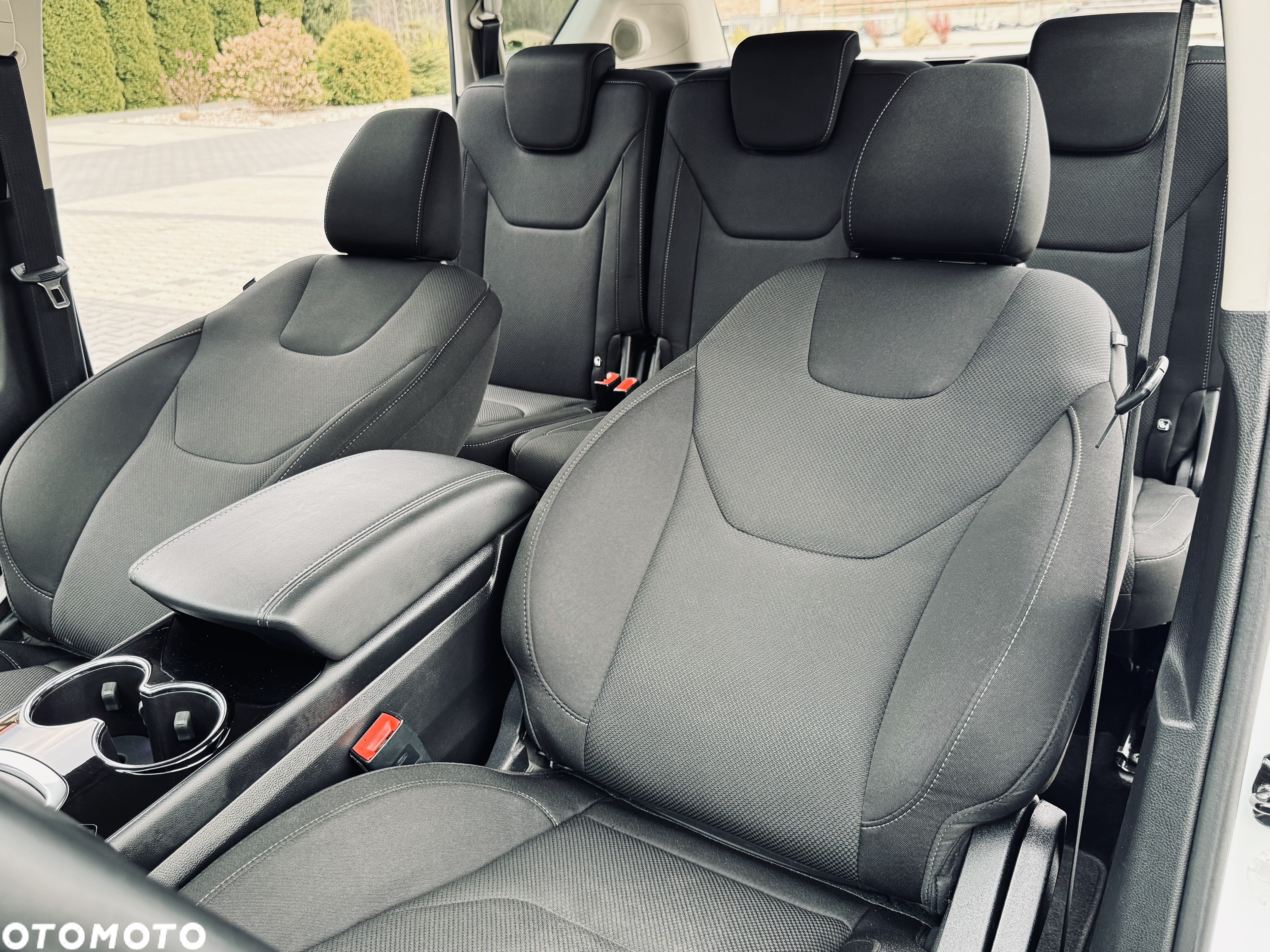 Ford S-Max 2.0 TDCi Titanium PowerShift - 24