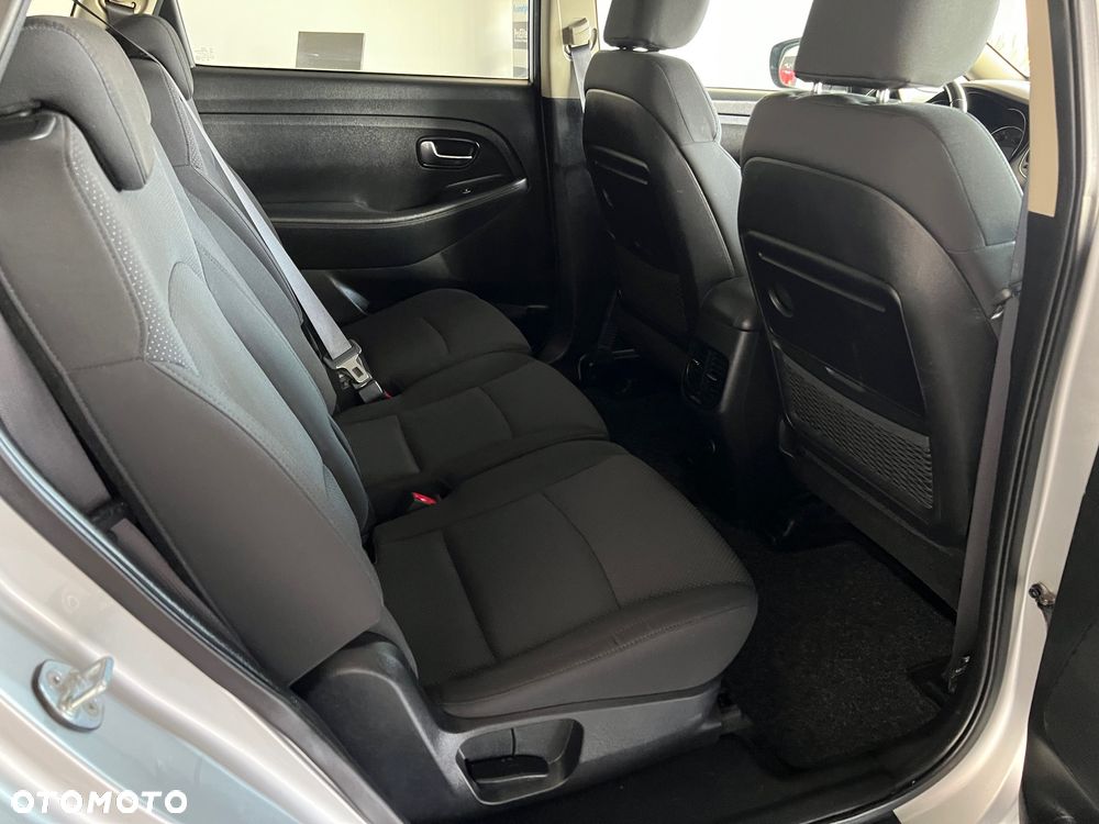 Kia Carens - 27