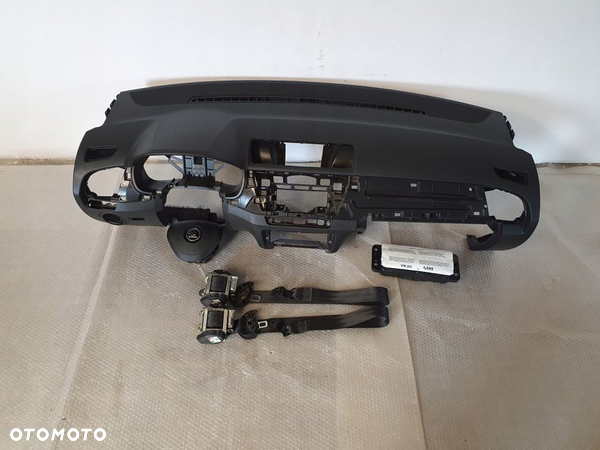 Deska rozdzielcza konsola airbag pasy Skoda Fabia 3 III