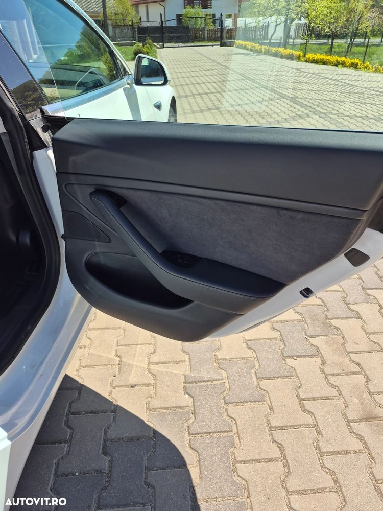 Tesla Model 3 - 11