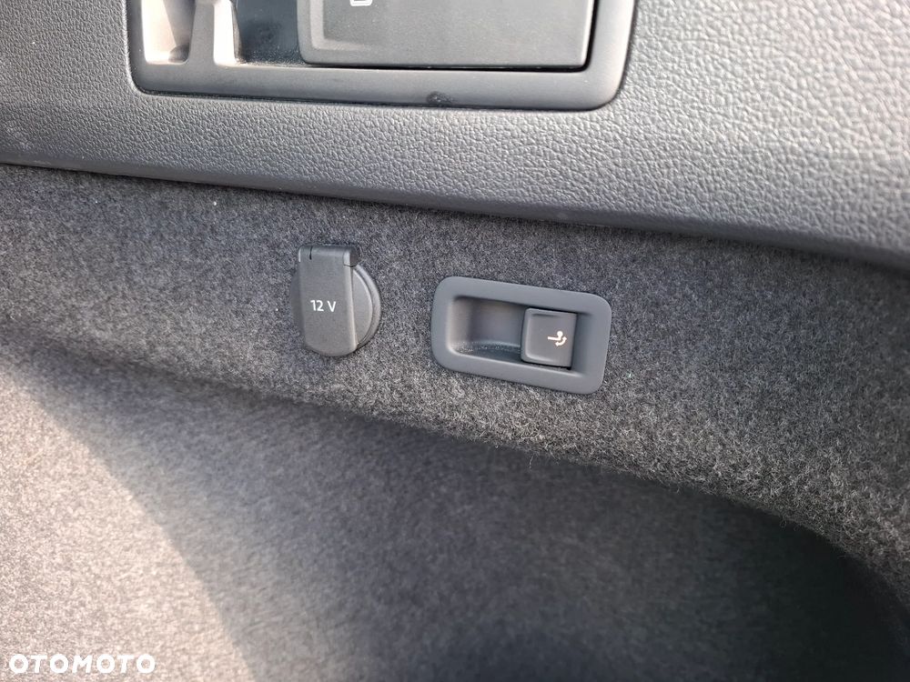 Volkswagen Passat Variant 2.0 TDI EVO Business DSG - 16