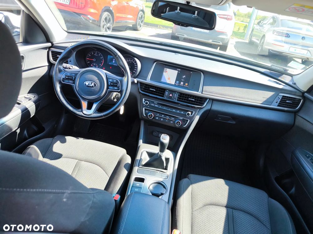 Kia Optima 2.0 M - 11