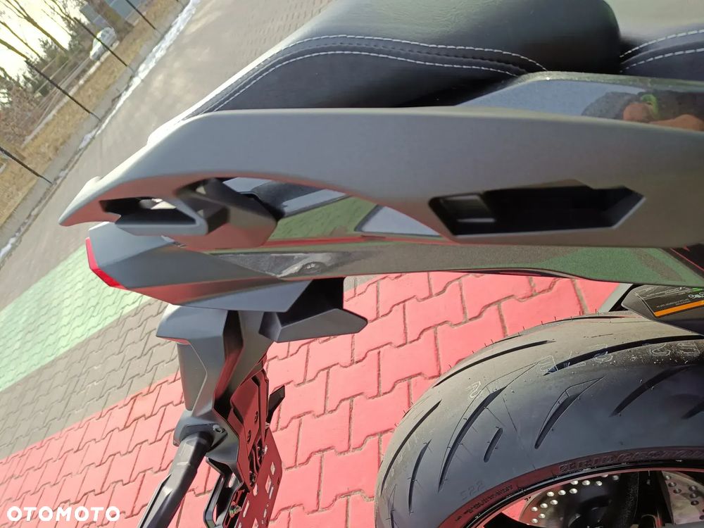 Kawasaki H2 - 32