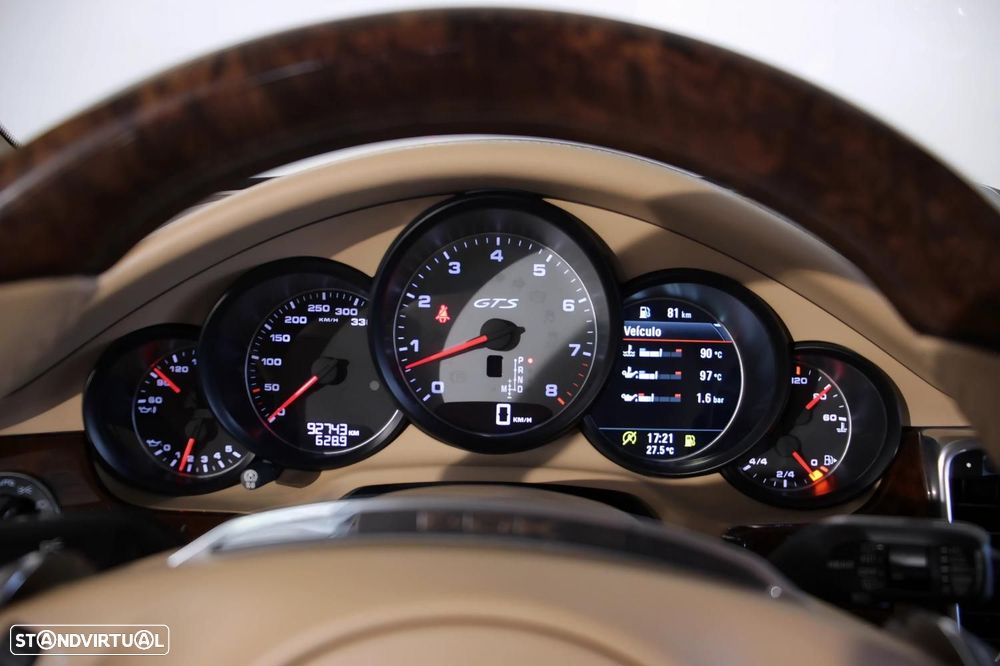 Porsche Panamera 4 GTS PDK - 13