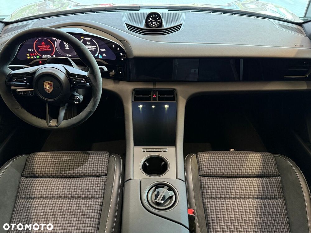 Porsche Taycan - 24