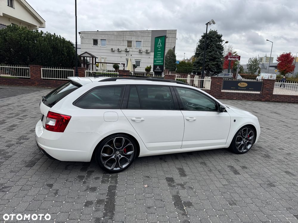 Skoda Octavia Combi 2.0 TDI DSG RS First Edition - 11