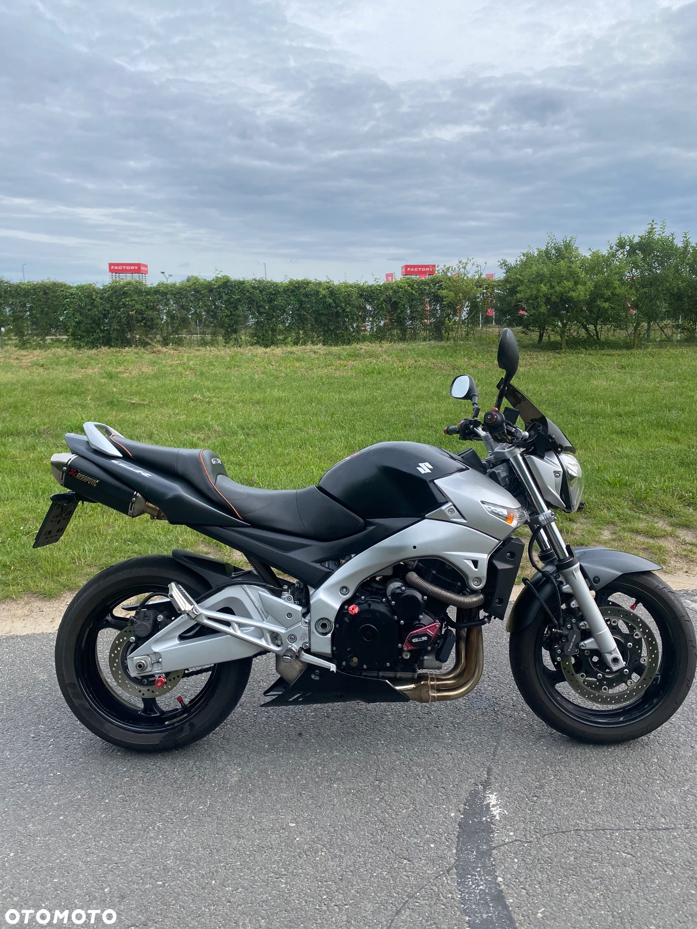 Suzuki GSR - 2