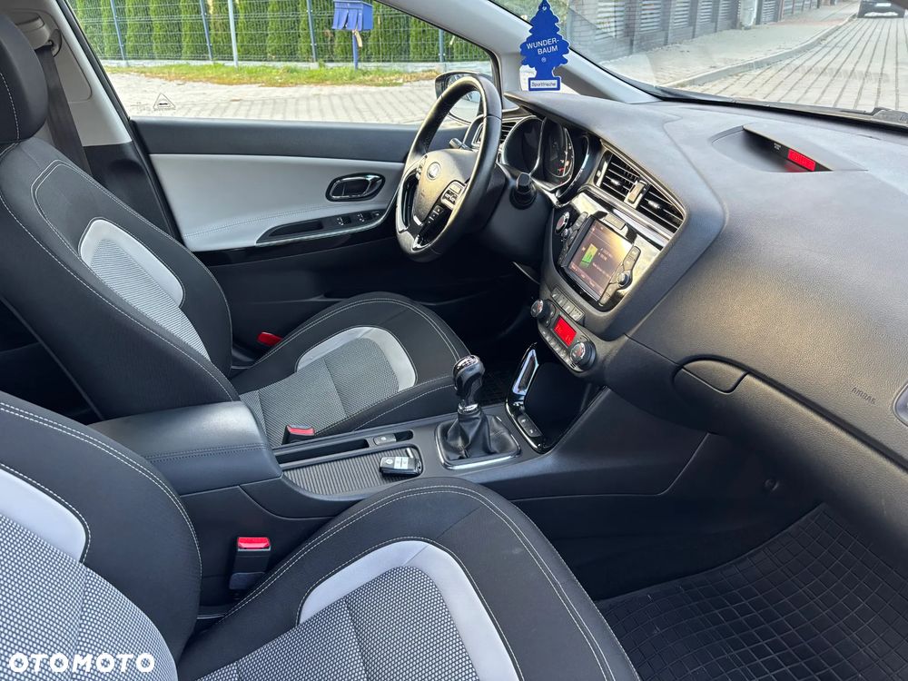 Kia Ceed 1.6 CRDi 136 ISG Dream Team Edition - 23