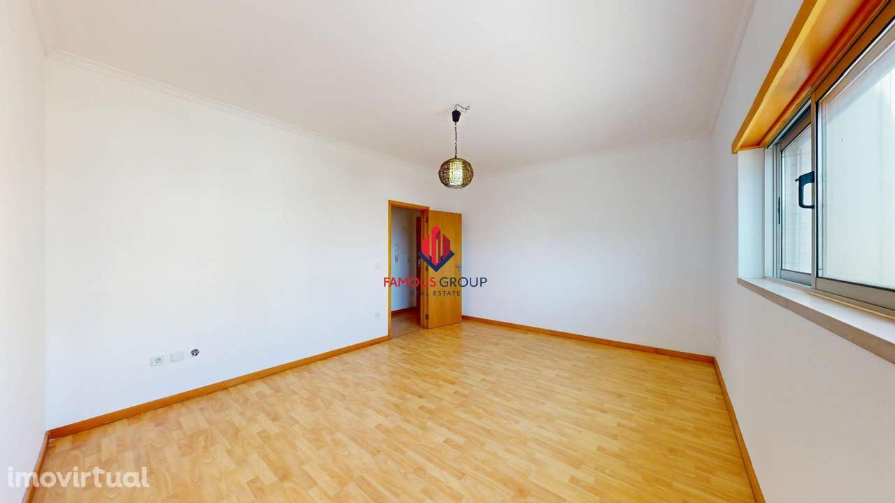 Apartamento T2 com garagem excelente localização - Grande imagem: 3/33