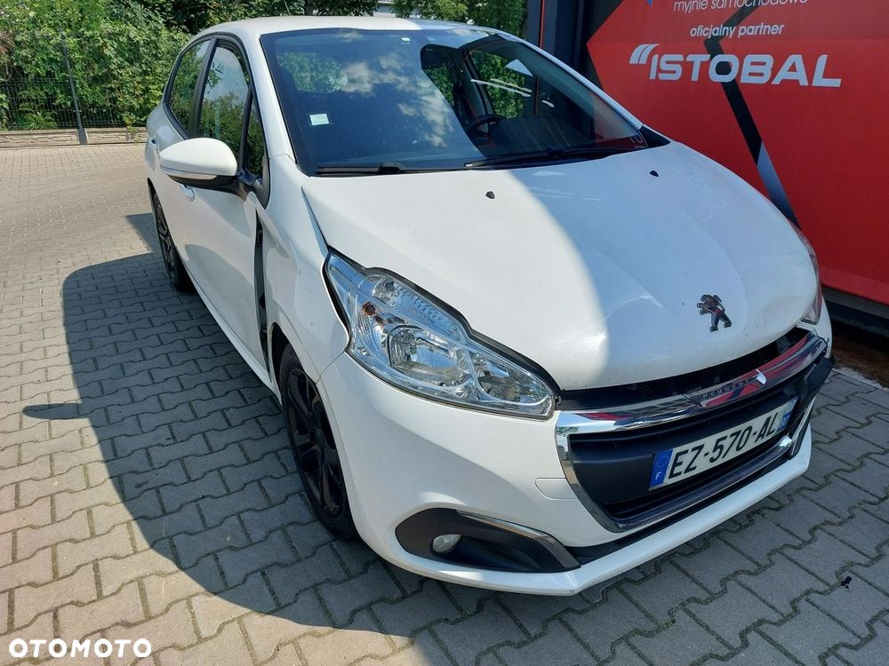 Peugeot 208 - 4