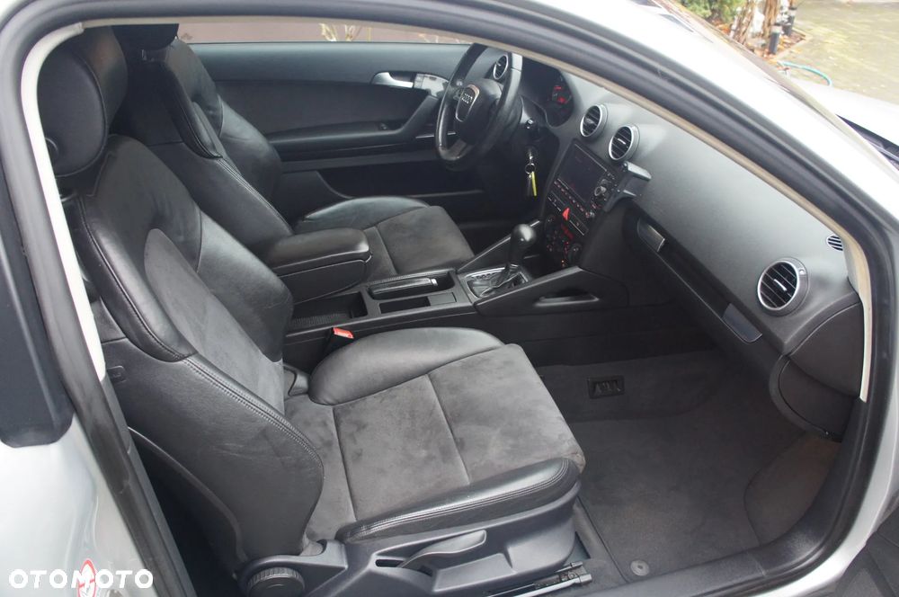 Audi A3 3-drzwiowe 2.0 FSI tiptronic Attraction - 18