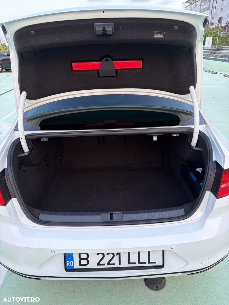 Volkswagen Passat 2.0 TDI DSG 4Motion Highline - 16