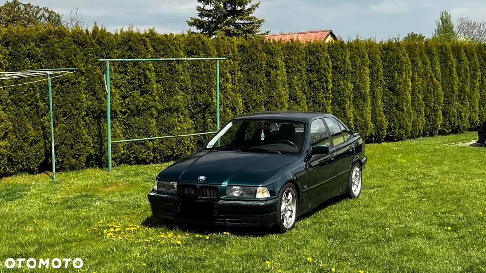 BMW Seria 3 325i - 1