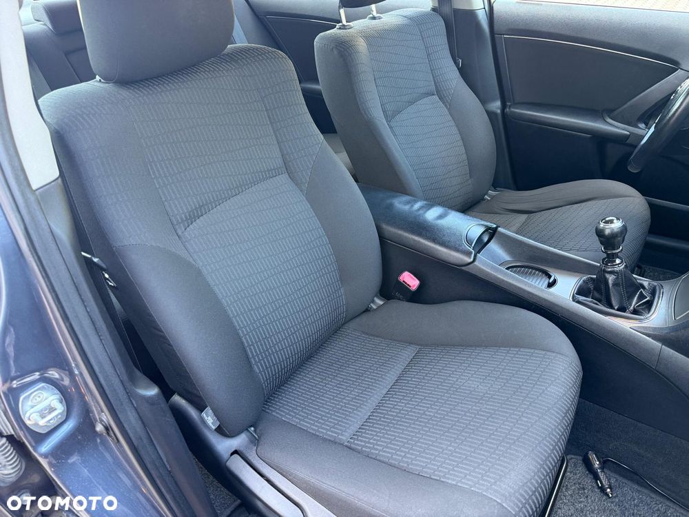 Toyota Avensis - 8