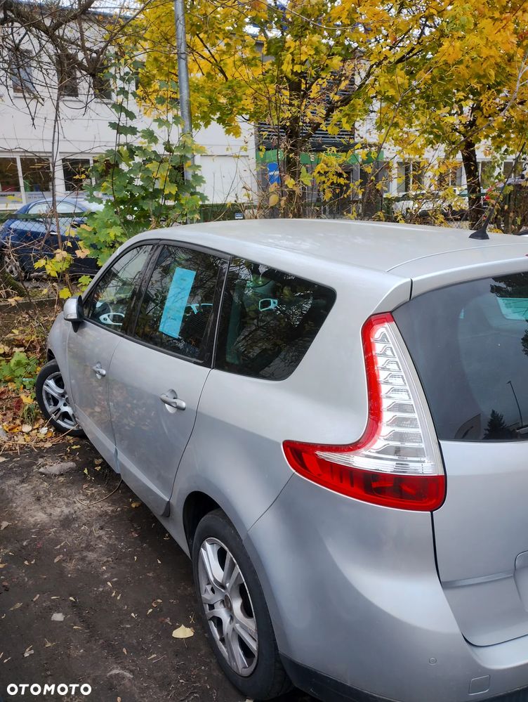 Renault Scenic 1.5 dCi Emotion - 1