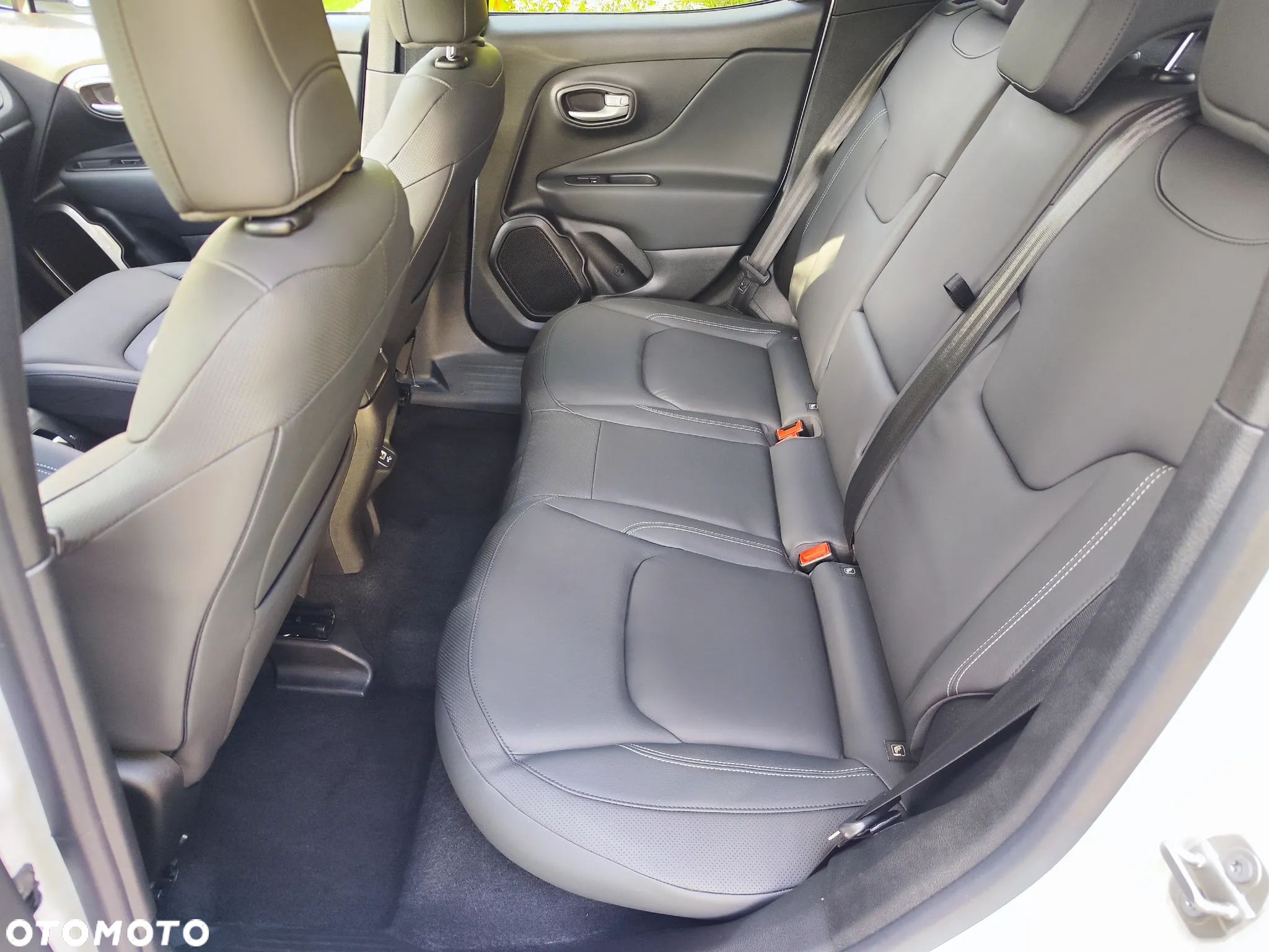 Jeep Renegade 1.5 T4 mHEV Longitude FWD S&S DCT - 11