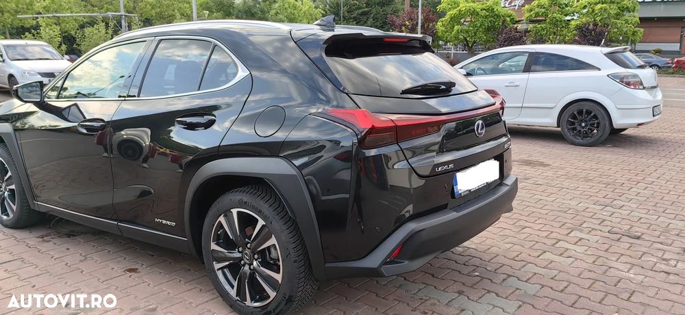 Lexus UX 250h Business Edition - 3