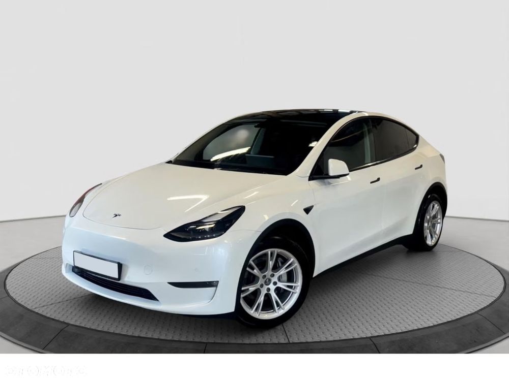 Tesla Model Y Long Range AWD - 3