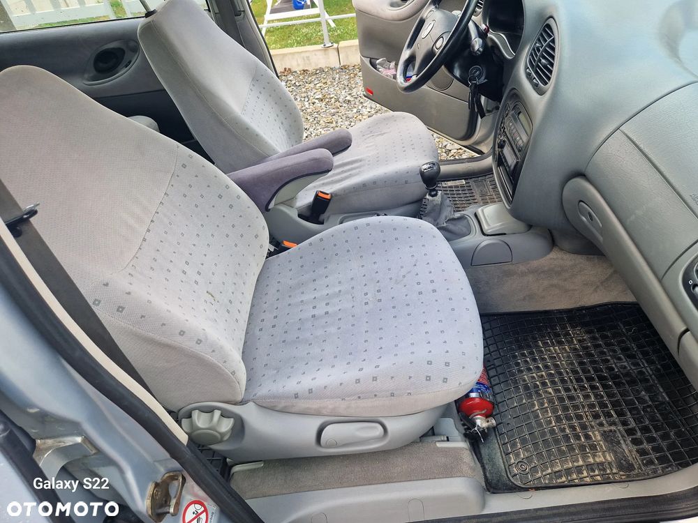 Volkswagen Sharan 1.9 TDI Comfortline - 17