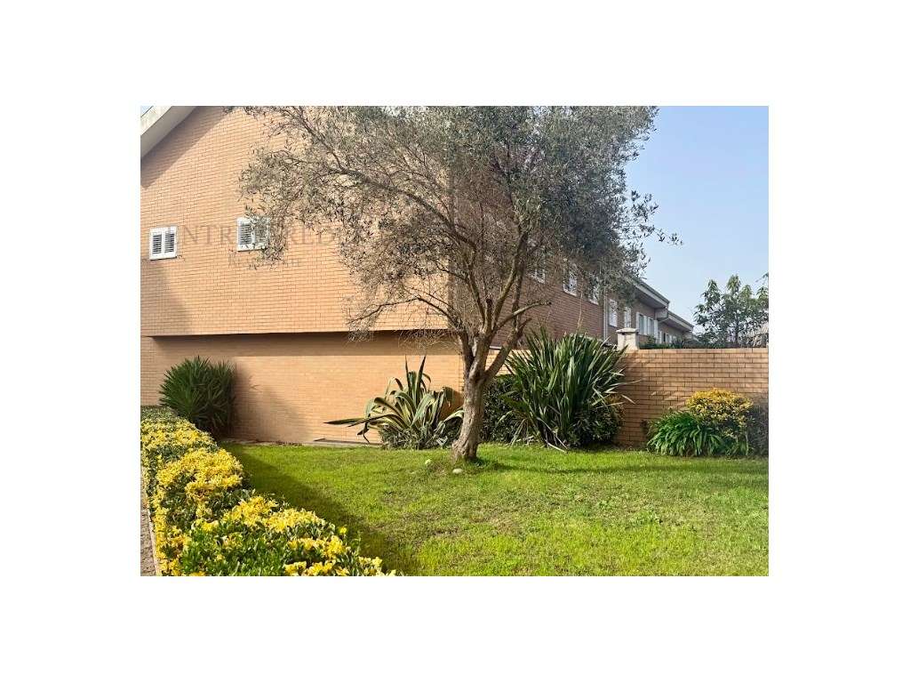 Moradia em banda T3+1 com terraço, perto da praia - para comprar em... - Grande imagem: 2/13