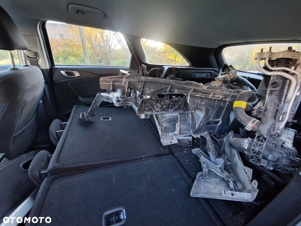 Kia Ceed - 12