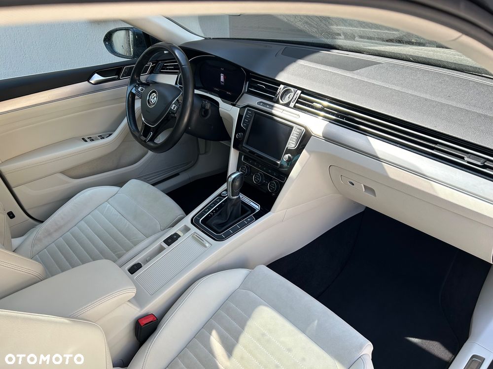 Volkswagen Passat - 11