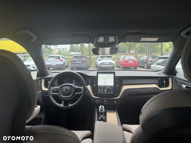Volvo XC 60 B5 B AWD Plus Dark - 35