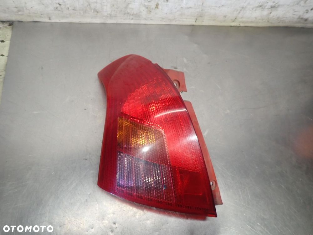 LAMPA LEWA TYLNA SUZUKI SWIFT IV - 1